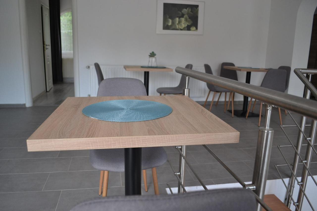 FŐNIX Design Rooms Debrecen Buitenkant foto