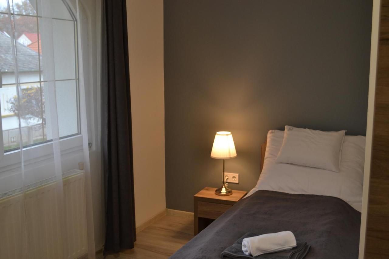 FŐNIX Design Rooms Debrecen Buitenkant foto