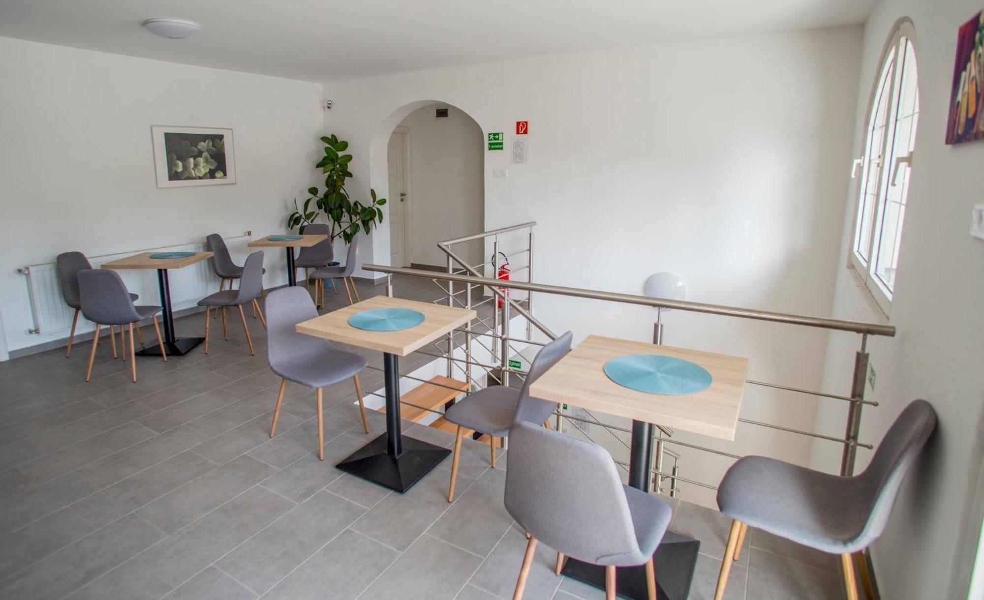 FŐNIX Design Rooms Debrecen Buitenkant foto